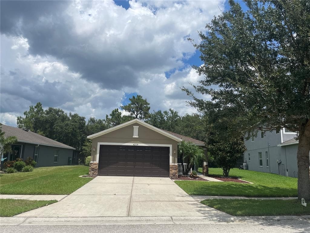 4208 WARWICK HILLS DR WESLEY CHAPEL, FL 33543