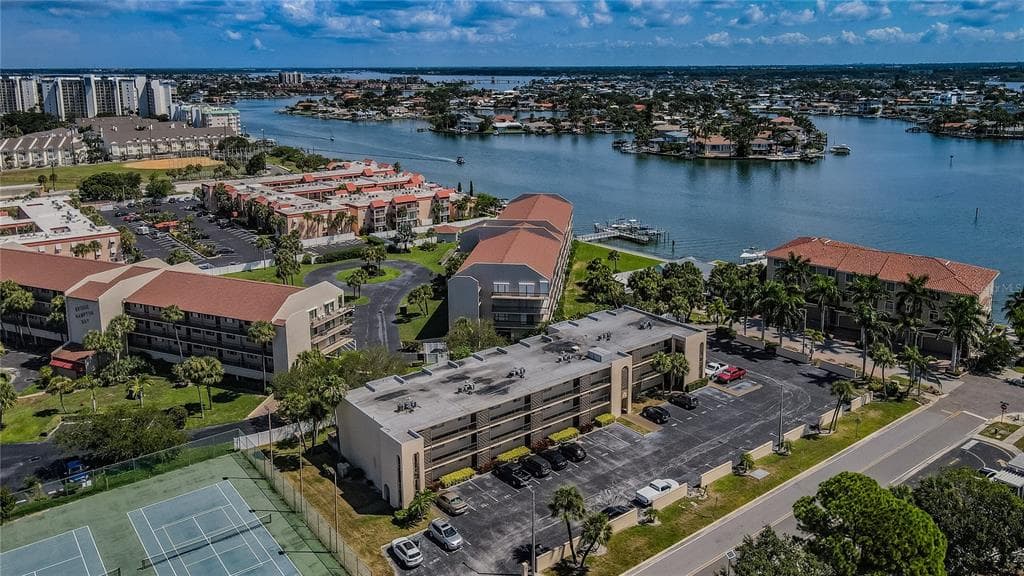 301 87TH AVENUE UNIT 203 ST PETE BEACH, FL 33706