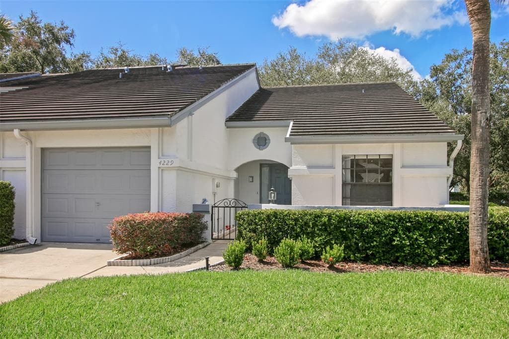 4229 BRENTWOOD PARK CIRCLE TAMPA, FL 33624