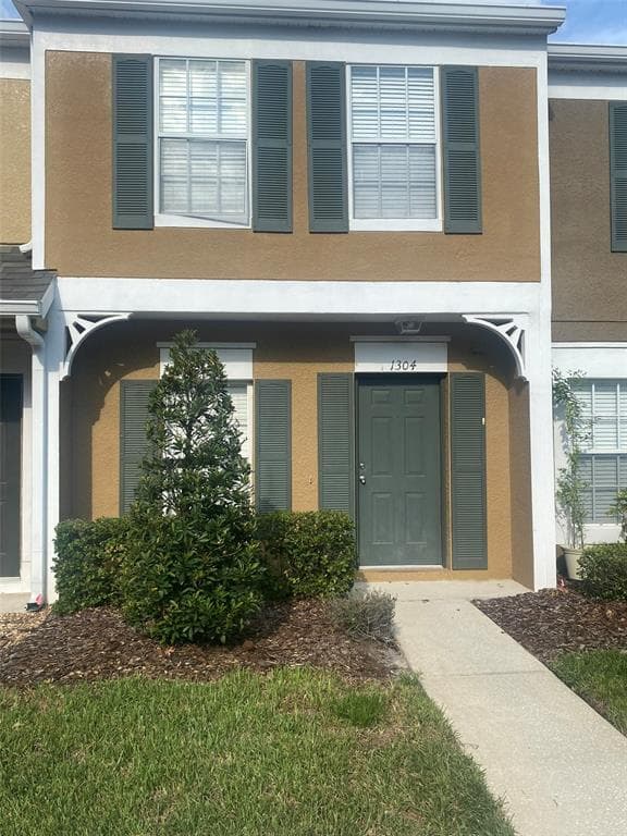 1304 THROCKMORTON DR WESLEY CHAPEL, FL 33543
