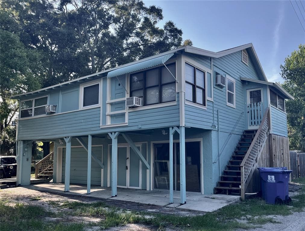 1135 QUEEN STREET N UNIT B ST PETERSBURG, FL 33713