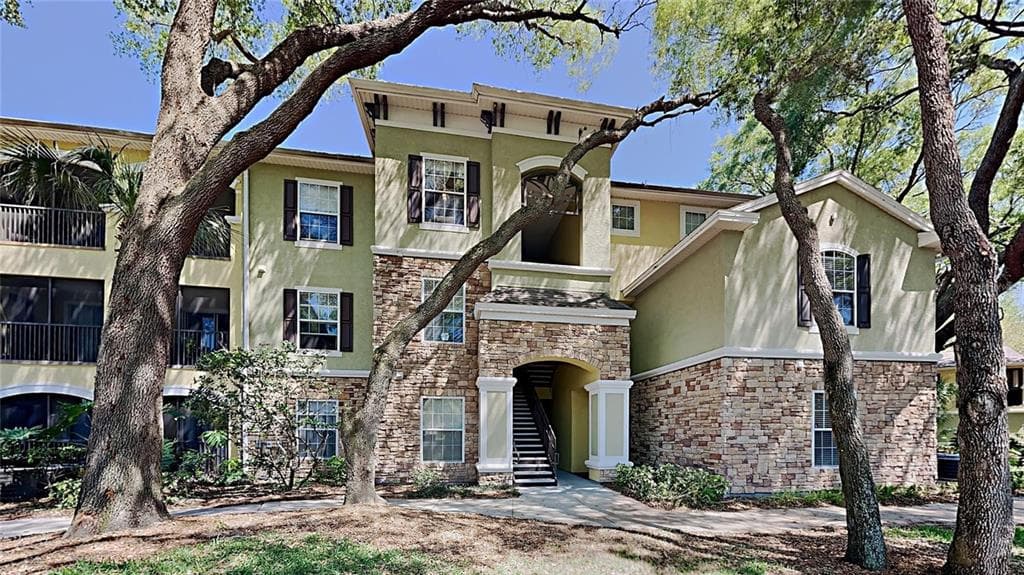 10105 COURTNEY PALMS BOULEVARD UNIT 104 TAMPA, FL 33619