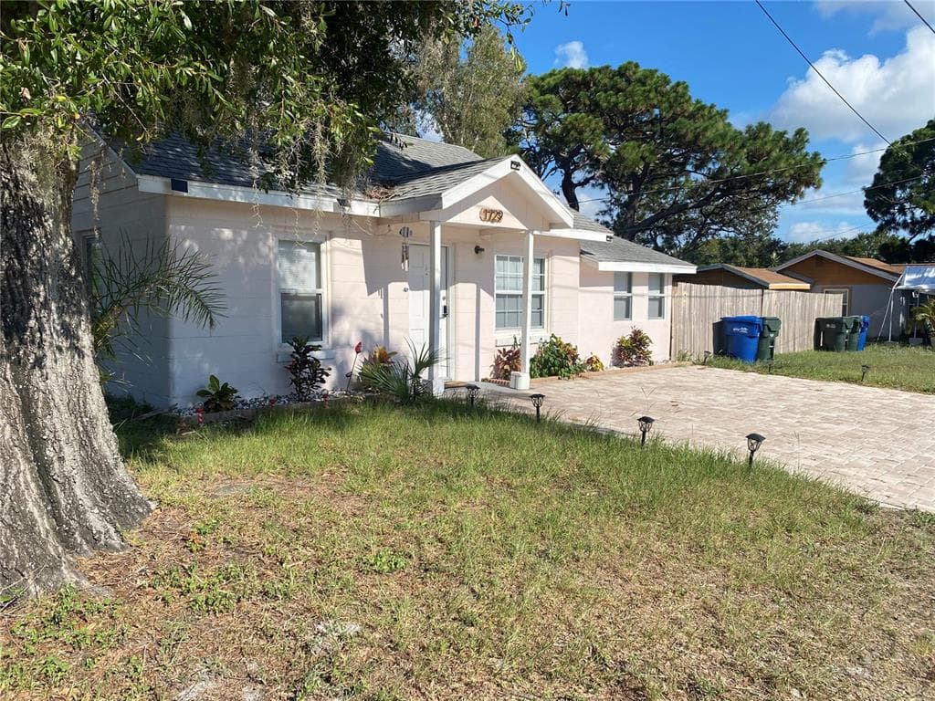 1729 CREEK LANE