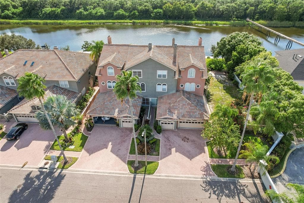 1802 LAGO VISTA BOULEVARD PALM HARBOR, FL 34685