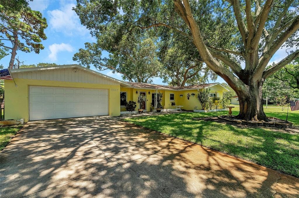 8447 ROBIN ROAD LARGO, FL 33777