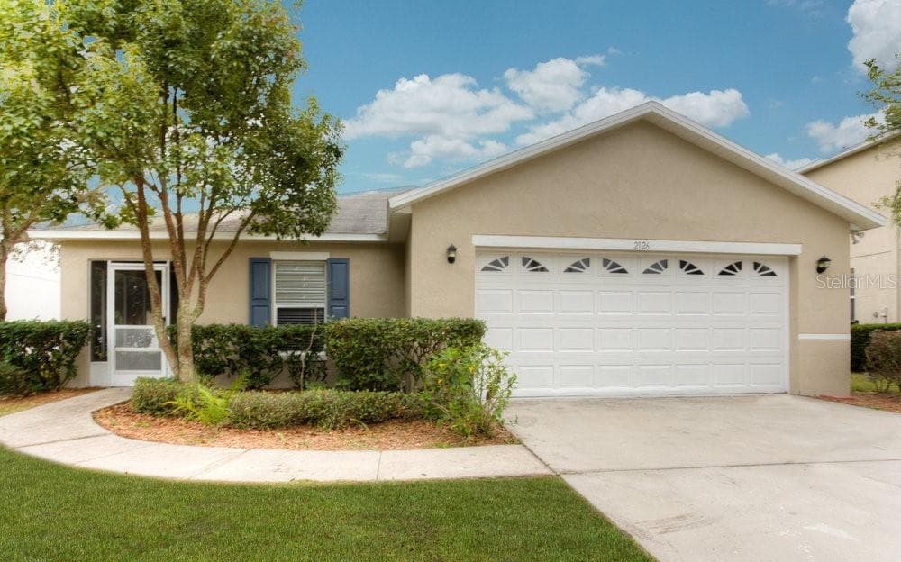 2126 HUNTERS GREENE DRIVE LAKELAND, FL 33810