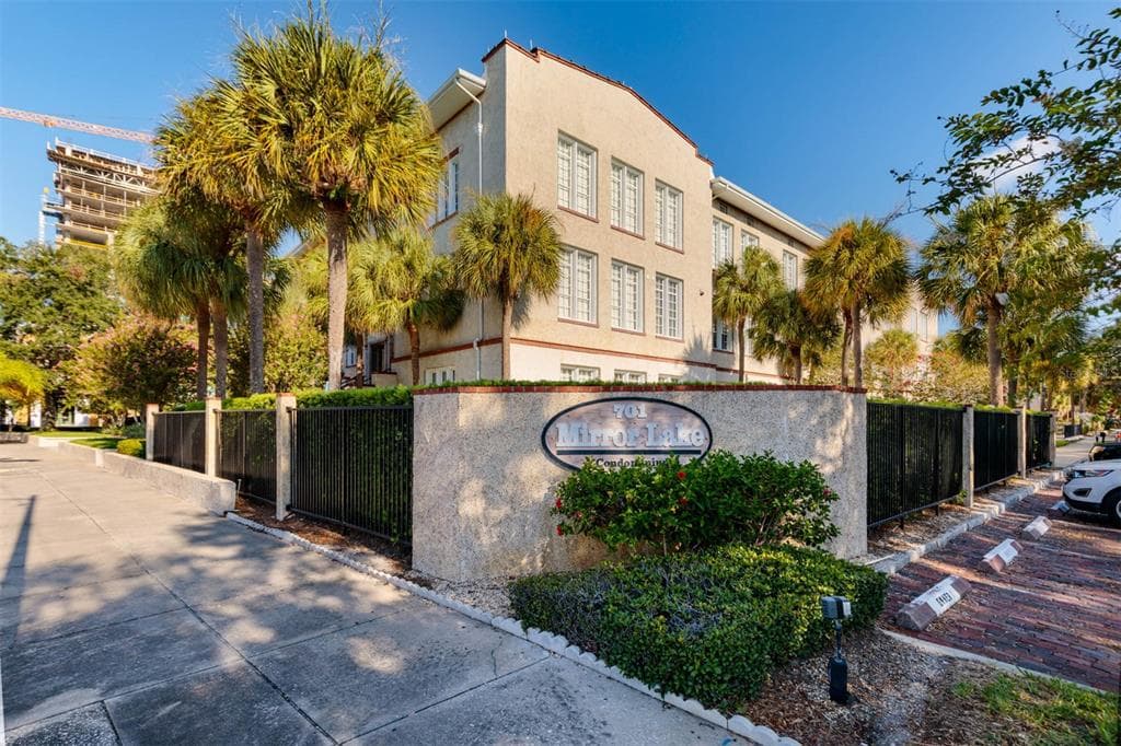 701 MIRROR LAKE DRIVE N UNIT 120 ST PETERSBURG, FL 33701