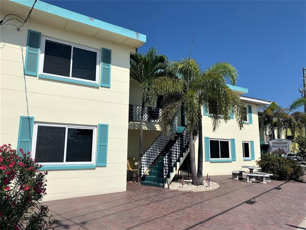 17688 GULF BOULEVARD UNIT 201 REDINGTON SHORES, FL 33708