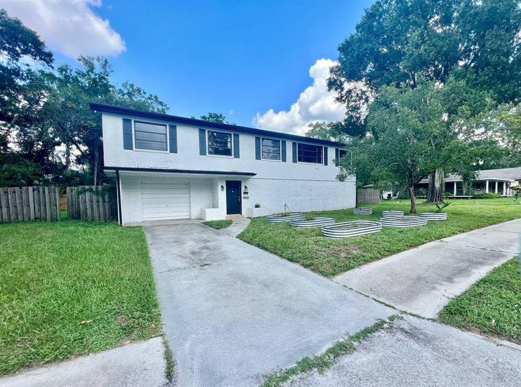 1003 W RIVER HEIGHTS AVENUE TAMPA, FL 33603