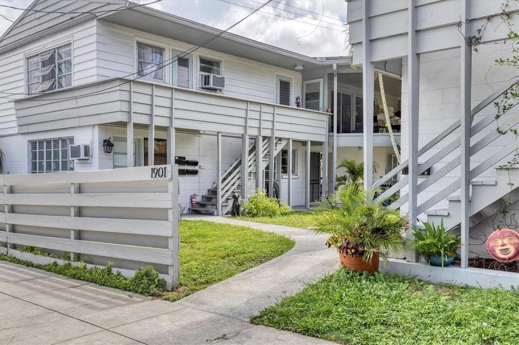 1901 HYDE PARK ST UNIT G SARASOTA, FL 34239