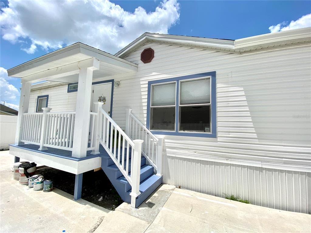8726 MAYFLOWER ROAD UNIT B TAMPA, FL 33615