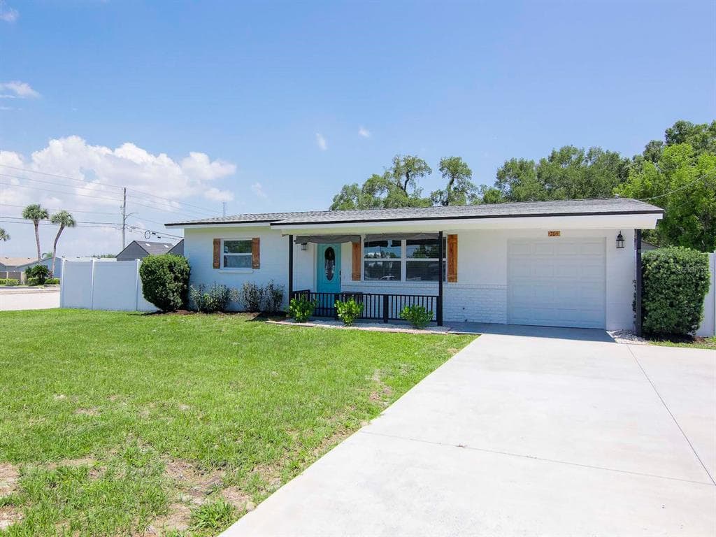 705 LAKESIDE DRIVE LARGO, FL 33778