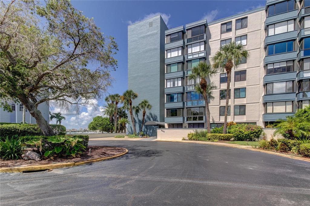 644 ISLAND WAY UNIT 108 CLEARWATER, FL 33767