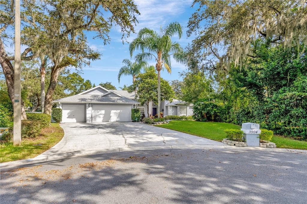 3904 EXECUTIVE CIRCLE PLANT CITY, FL 33566