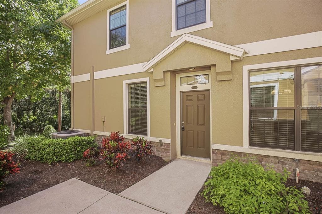 5722 KINGLETSOUND PLACE LITHIA, FL 33547