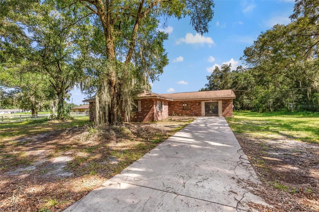 4304 BRUTON ROAD PLANT CITY, FL 33565