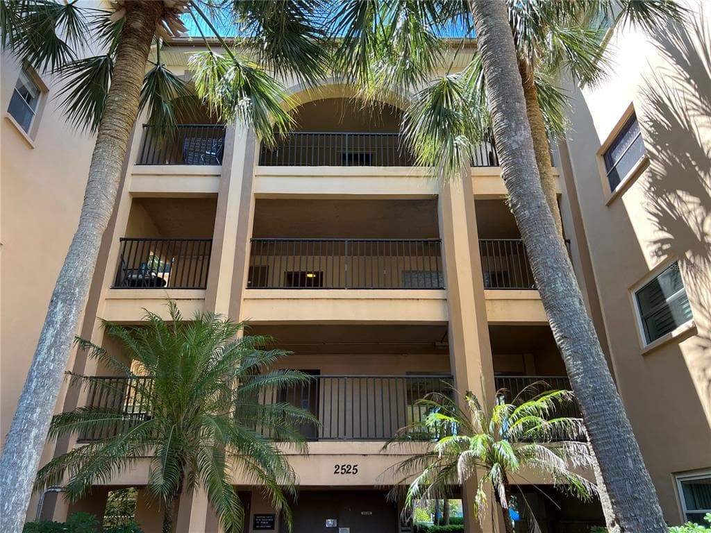 2525 W BAY DR UNIT C43 BELLEAIR BLUFFS, FL 33770