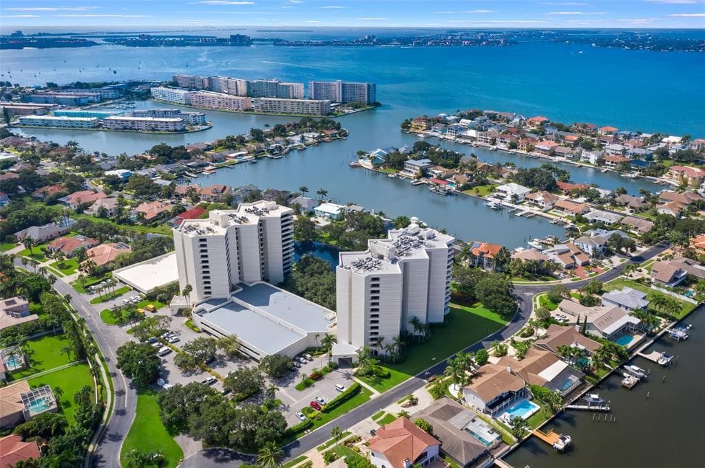 5950 PELICAN BAY PLAZA S UNIT 902 GULFPORT, FL 33707