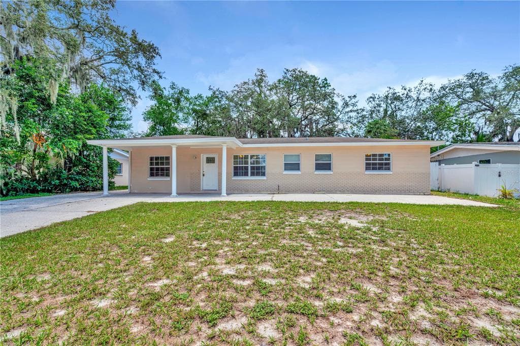 7607 PINE HILL DRIVE TAMPA, FL 33617