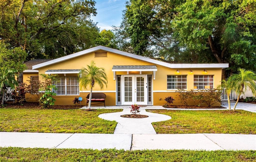 2806 W BAY HAVEN DRIVE TAMPA, FL 33611