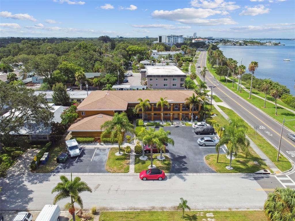2037 EDGEWATER DRIVE UNIT 101 CLEARWATER, FL 33755