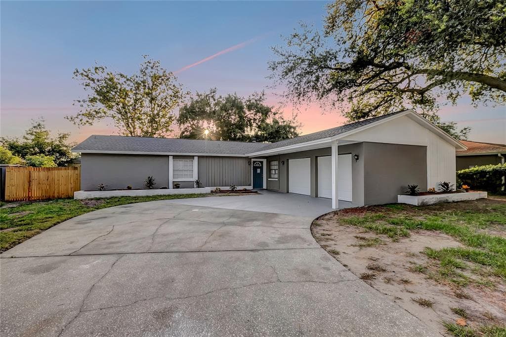 1533 TWIN PALMS LOOP LUTZ, FL 33559