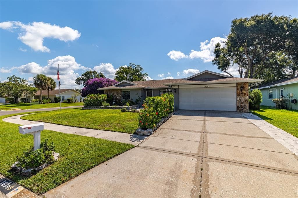 16209 OAKMANOR DRIVE TAMPA, FL 33624