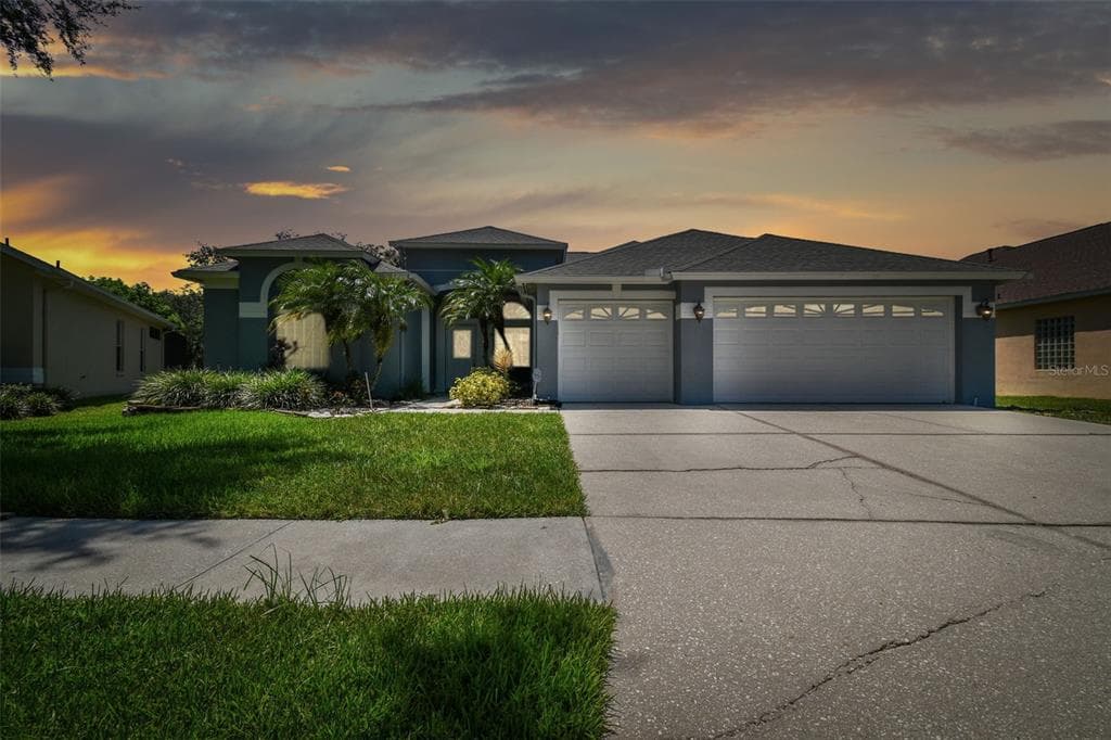 5905 FALCONWOOD PLACE LITHIA, FL 33547
