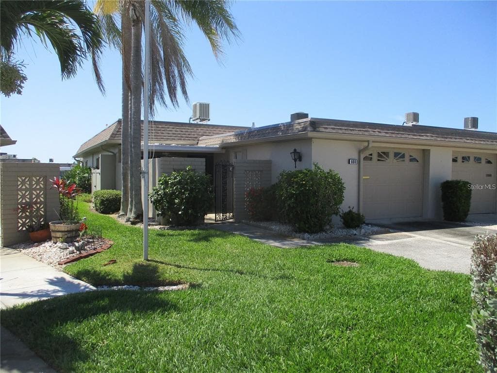 608 BOCA CIEGA POINT BOULEVARD N ST PETERSBURG, FL 33708