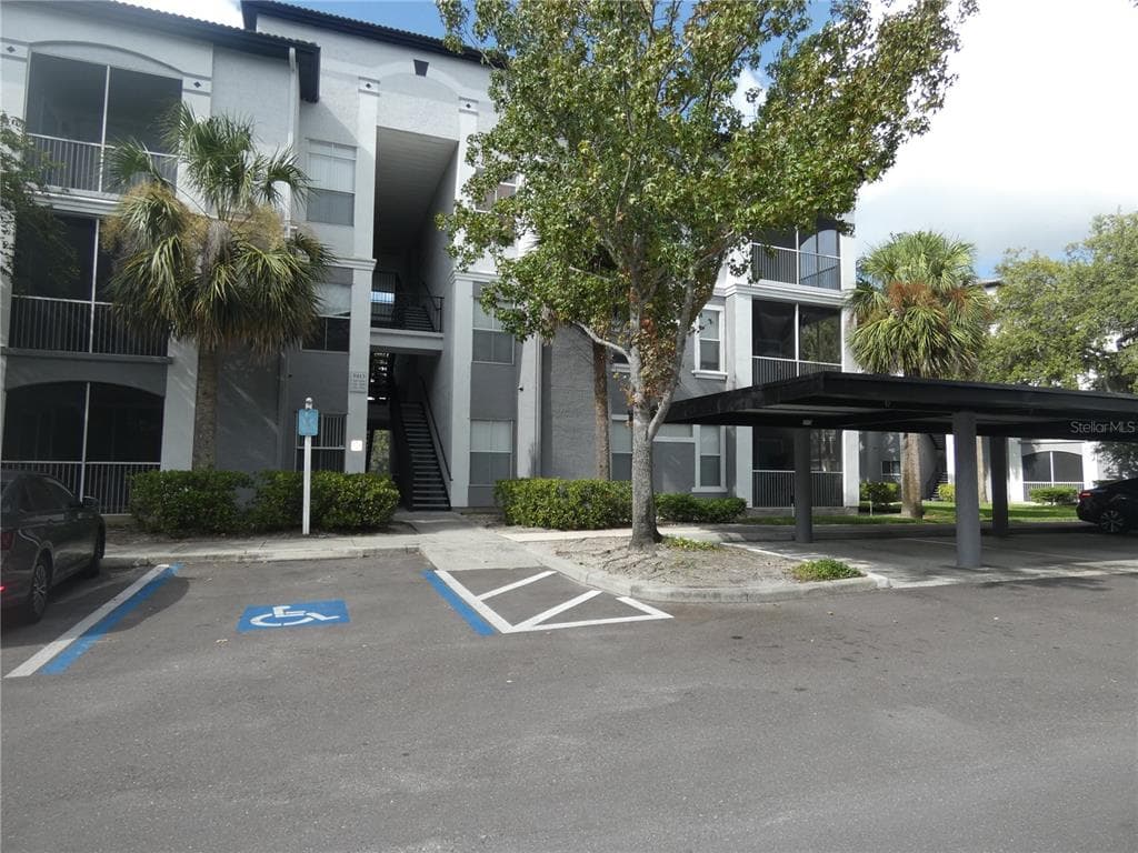 5813 LEGACY CRESCENT PLACE UNIT 202 RIVERVIEW, FL 33578