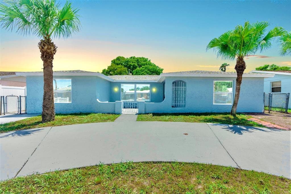 7316 OAK CREST DRIVE