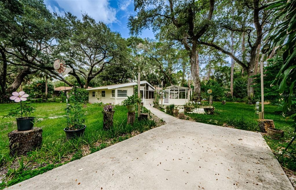 6009 THERESA ST TAMPA, FL 33615