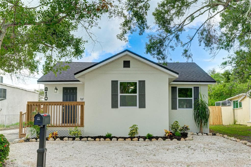 810 20TH AVENUE W BRADENTON, FL 34205