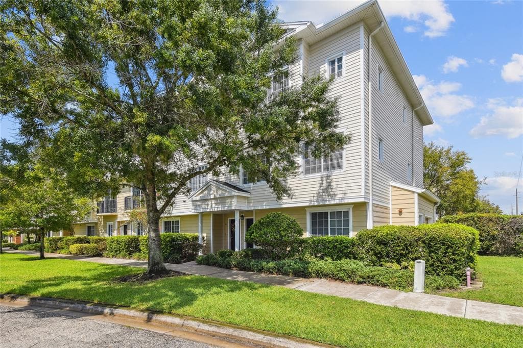 9862 W PARK VILLAGE DRIVE UNIT 106 TAMPA, FL 33626