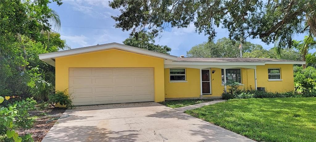 1194 PORTER DRIVE LARGO, FL 33771