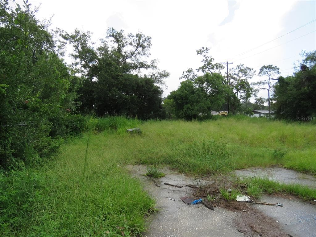 304 WALLER STREET PLANT CITY, FL 33563
