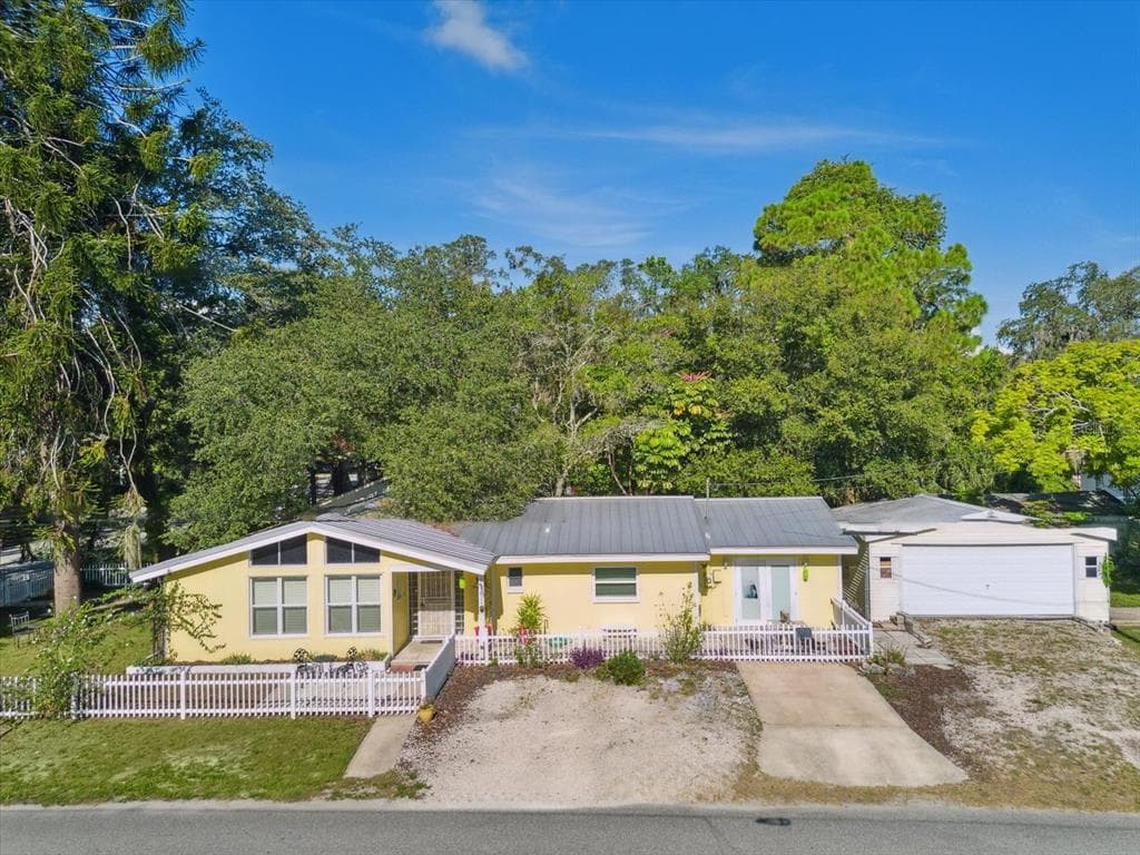 5811 MONTANA AVENUE NEW PORT RICHEY, FL 34652