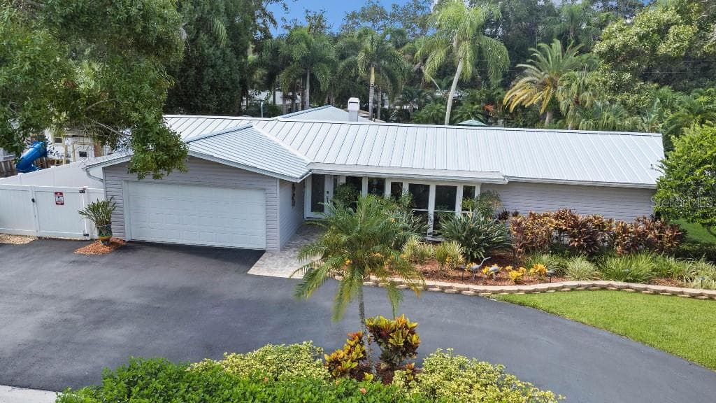 1901 OAKDALE LANE N CLEARWATER, FL 33764
