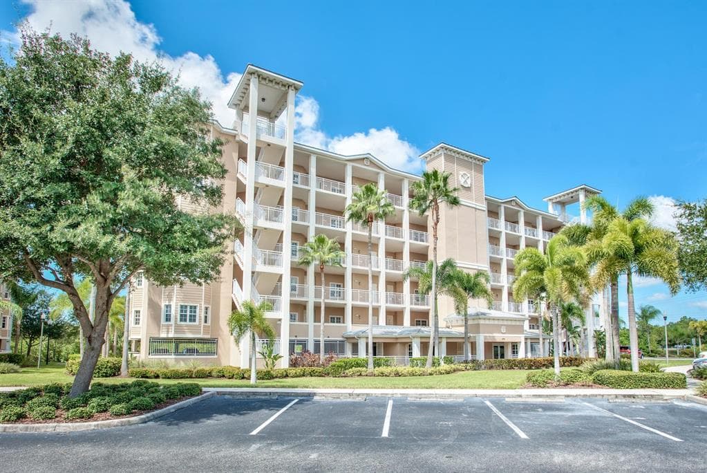 7296 MARATHON DRIVE UNIT 404 SEMINOLE, FL 33777