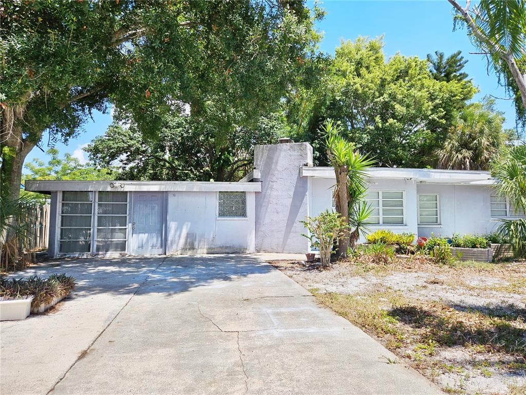 2107 PINE TERRACE SARASOTA, FL 34231