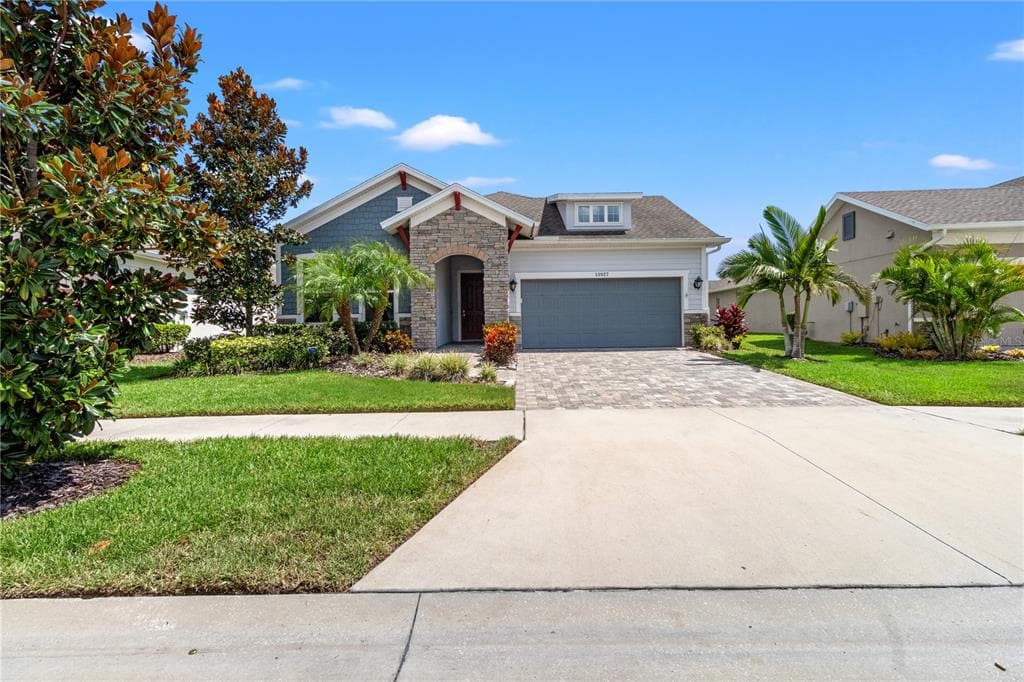 13927 KINGFISHER GLEN DRIVE LITHIA, FL 33547