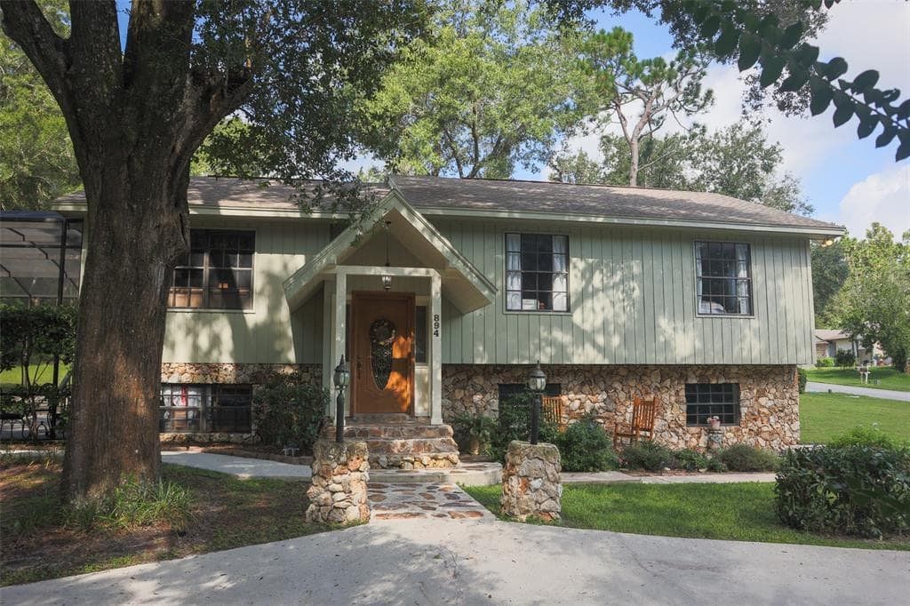 894 TORCHWOOD DRIVE DELAND, FL 32724