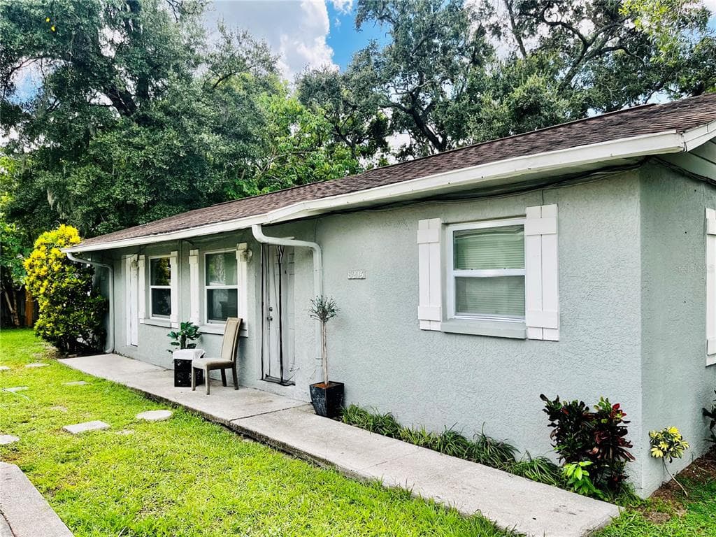8215 N KLONDYKE TAMPA, FL 33603