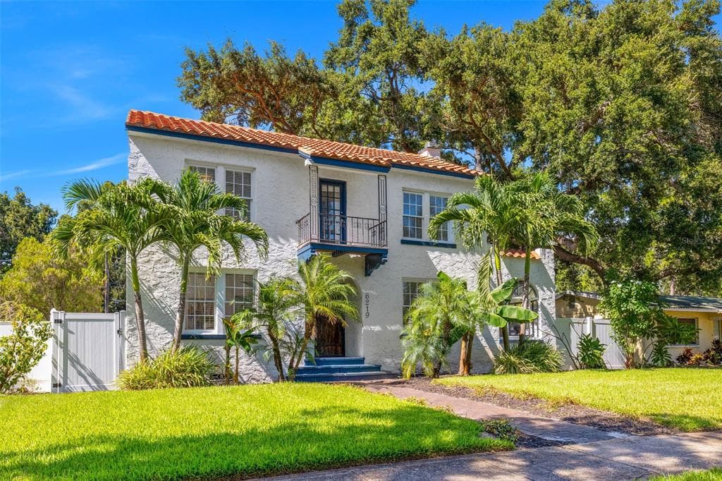 6219 11TH AVENUE S GULFPORT, FL 33707