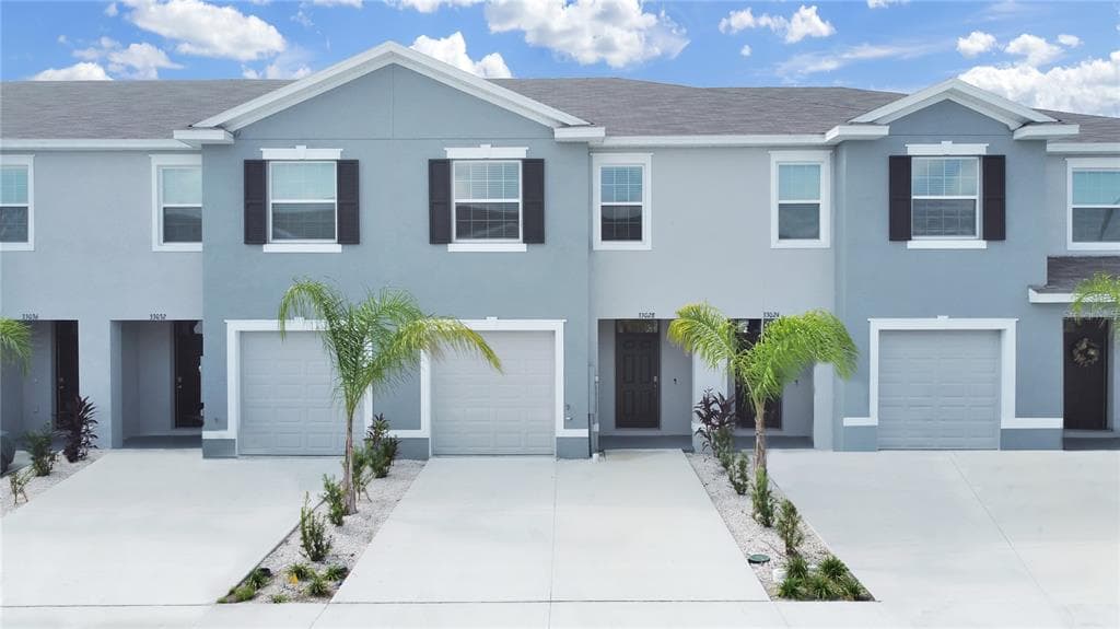 33028 FROSTED CLOVER WAY WESLEY CHAPEL, FL 33545