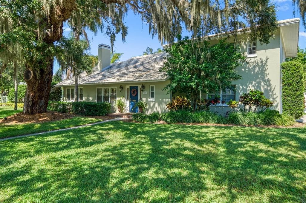 303 PONCE DE LEON BOULEVARD BELLEAIR, FL 33756