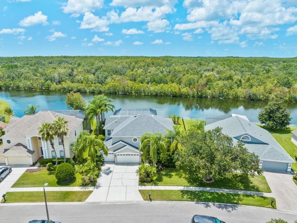 18908 CHAVILLE ROAD LUTZ, FL 33558
