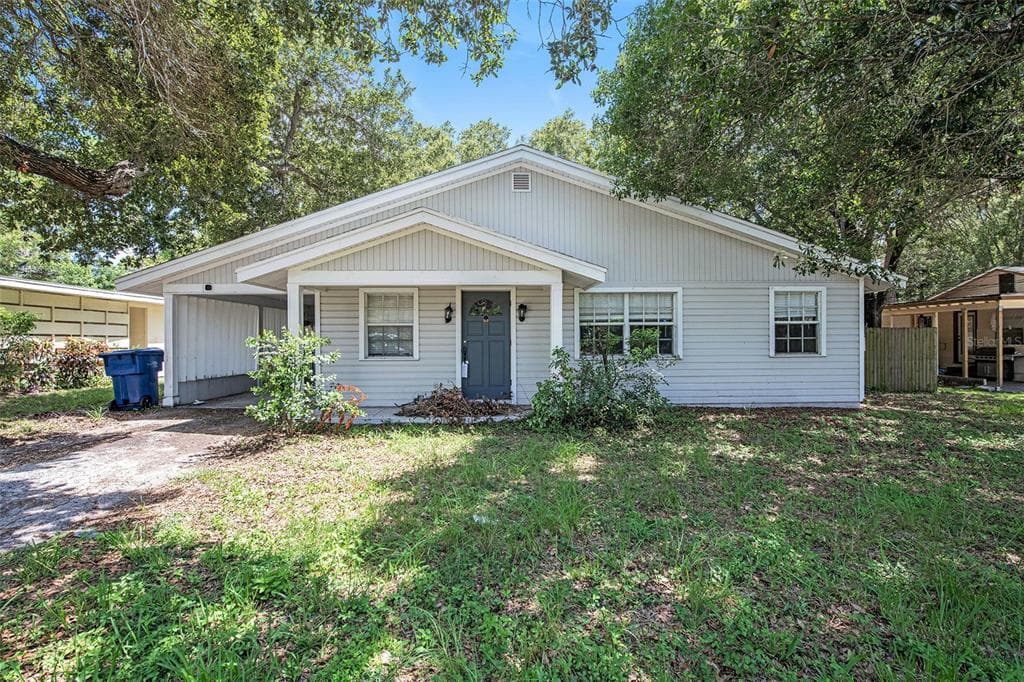 16 BELLE MEADE CIRCLE LARGO, FL 33770