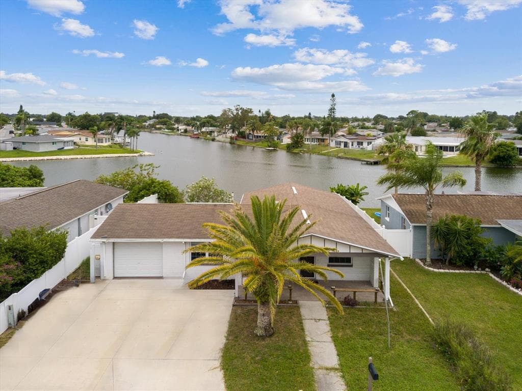 2604 SOCIETY DRIVE HOLIDAY, FL 34691