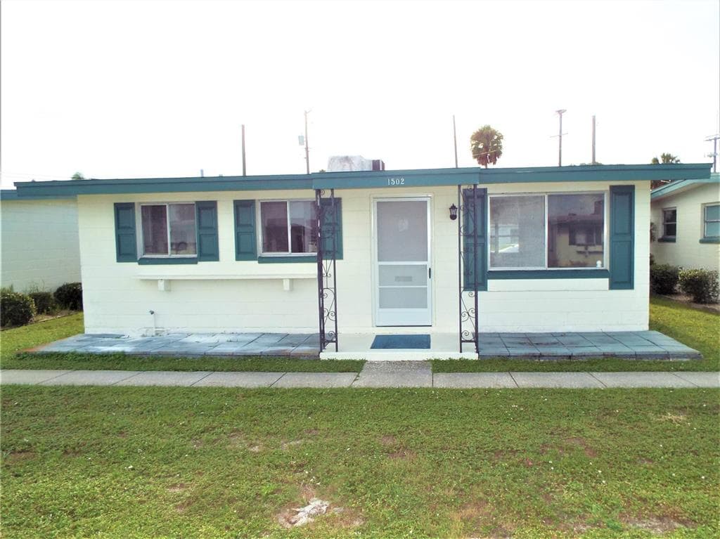 1502 COUNCIL DRIVE SUN CITY CENTER, FL 33573